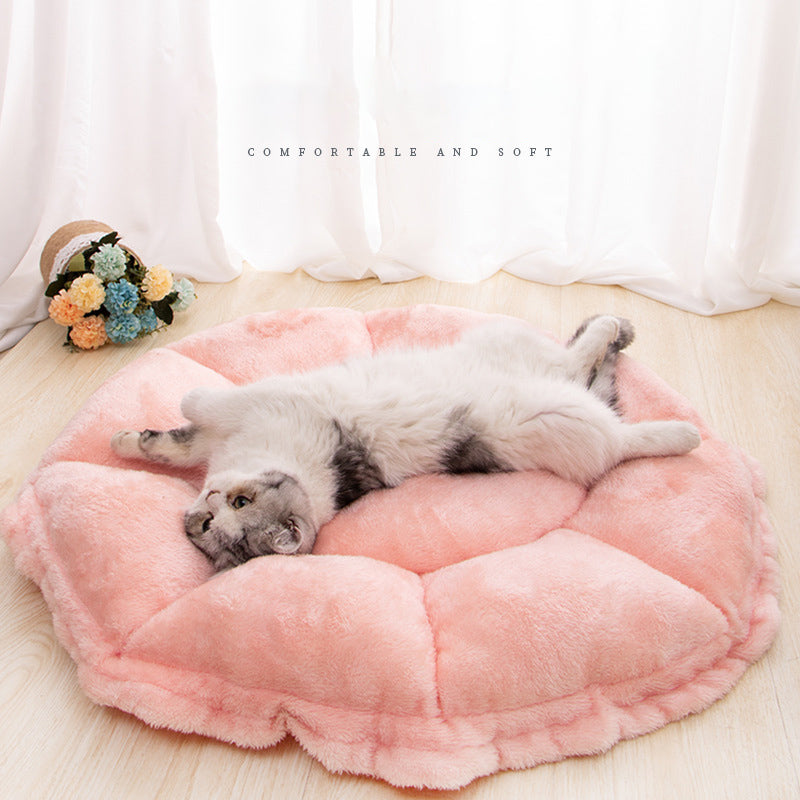 Flower Petal Pet Bed - Two-Sided Cozy Plush Nest for Cats & Small Dogs